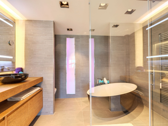 10 Master bathroom A