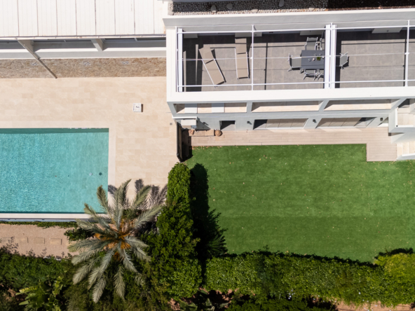 14 Dron terraza+jardin+piscina