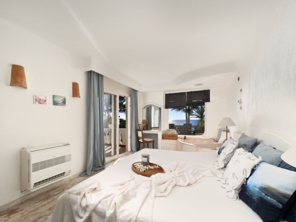 ce2ad426-ee1a-403f-8581-f31d15f5555a